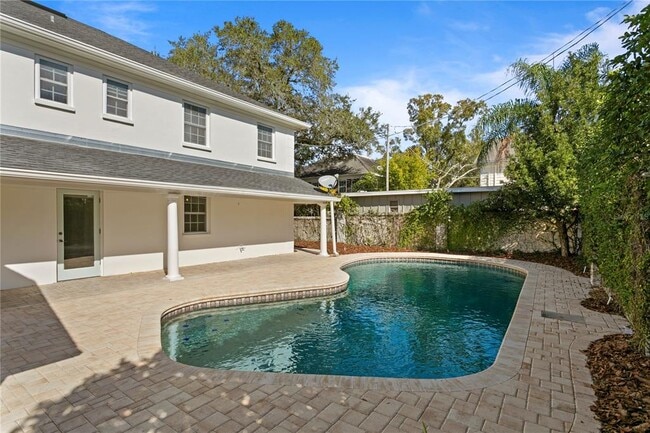 Building Photo - 4704 W Brookwood Dr