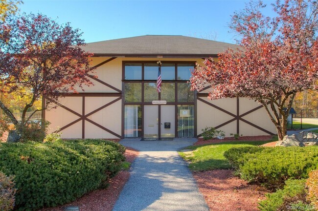 Building Photo - 19 Scarborough Ln