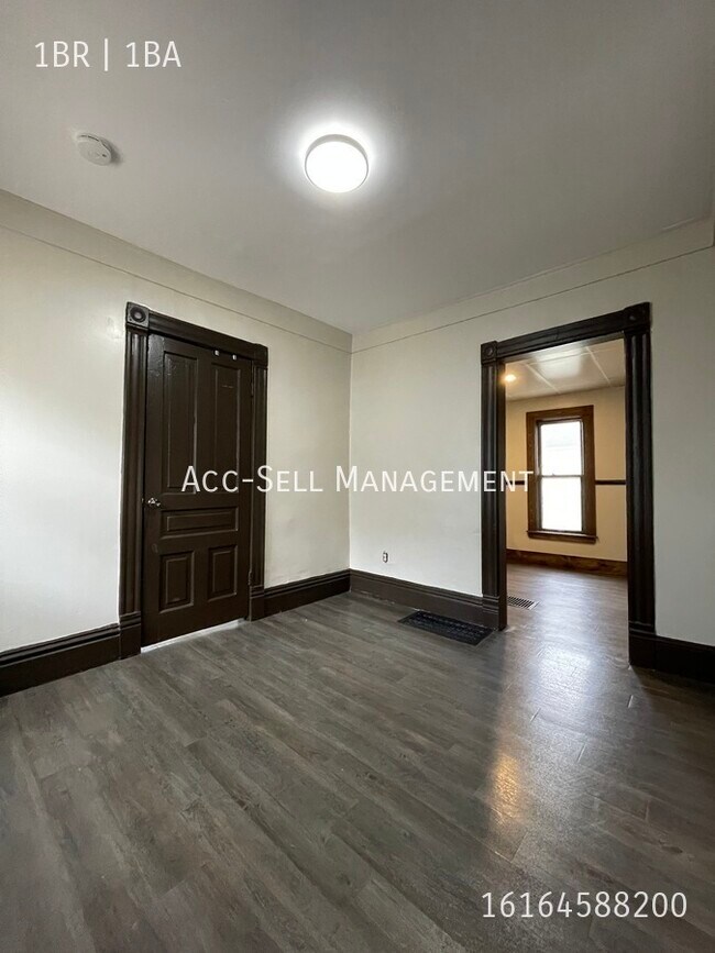 Building Photo - 66 Cutler-3