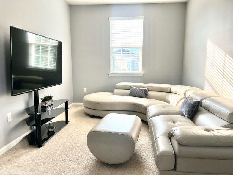 Building Photo - 7030 Crispin Cove Dr