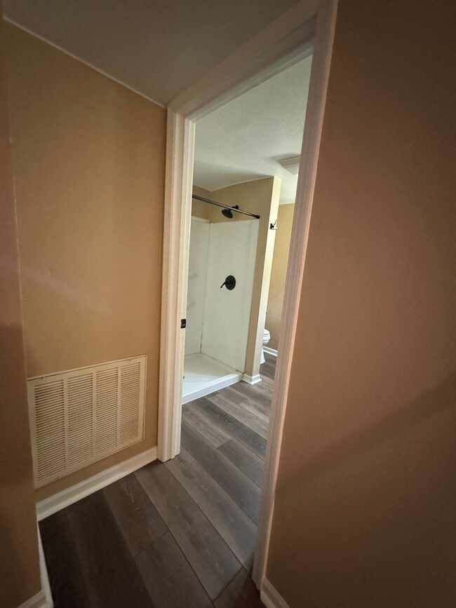 Building Photo - Now Leasing: Charming 1 Bedroom, 1 Bathroo...