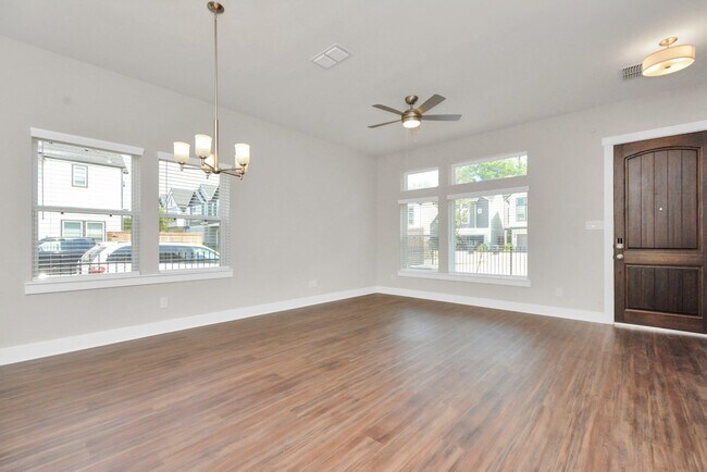 Building Photo - 739 Strawberry Pines Ct