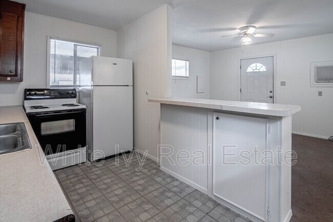 Building Photo - 137 Lee Ln