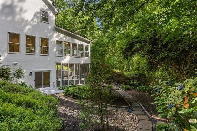 Building Photo - 1260 Heards Ferry Rd NW