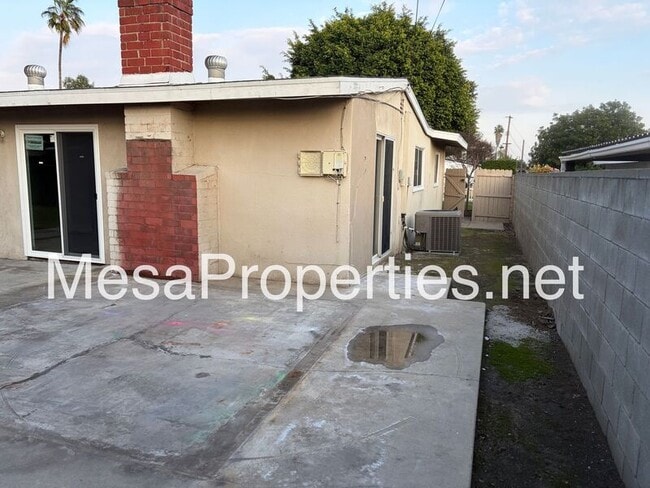 Building Photo - 733 N El Dorado Ave