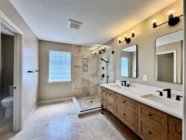 Building Photo - A Chesapeake Bay Townhome w/Garage, Available NOW! 2 Downstairs Bedrooms - Pet Friendly - 2 Balco...