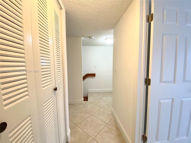 Building Photo - 9371 Fontainebleau Blvd
