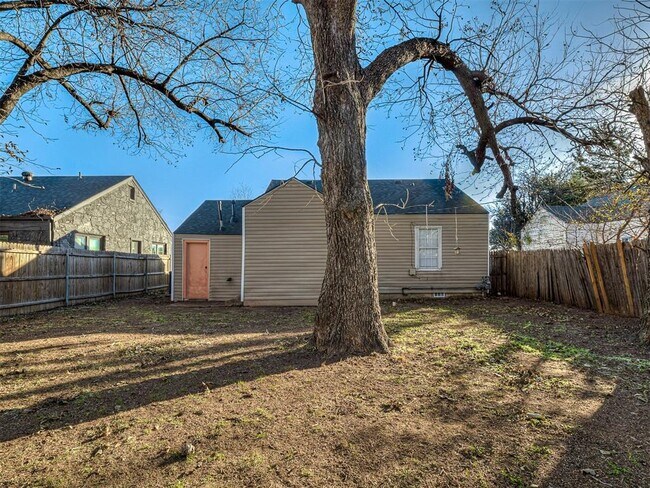 Building Photo - 1229 Meta Ave