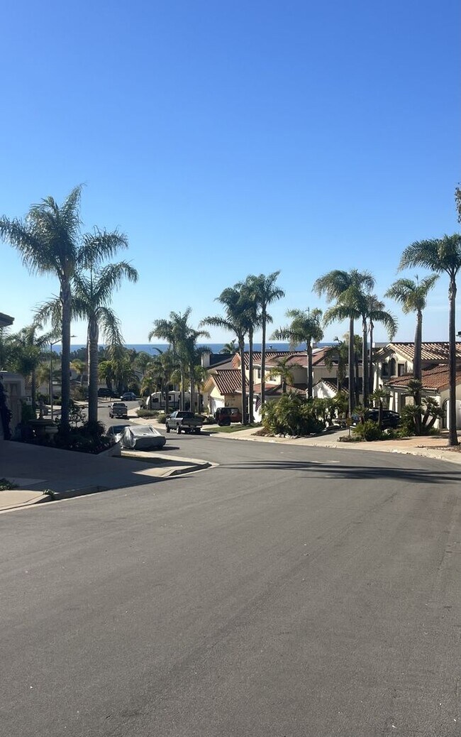 Building Photo - Charming 2-story home in Pismo Beach