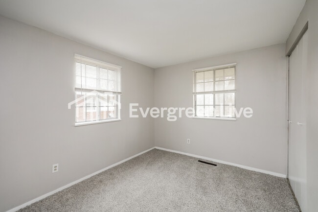 Building Photo - 1712 W Loveland Ave