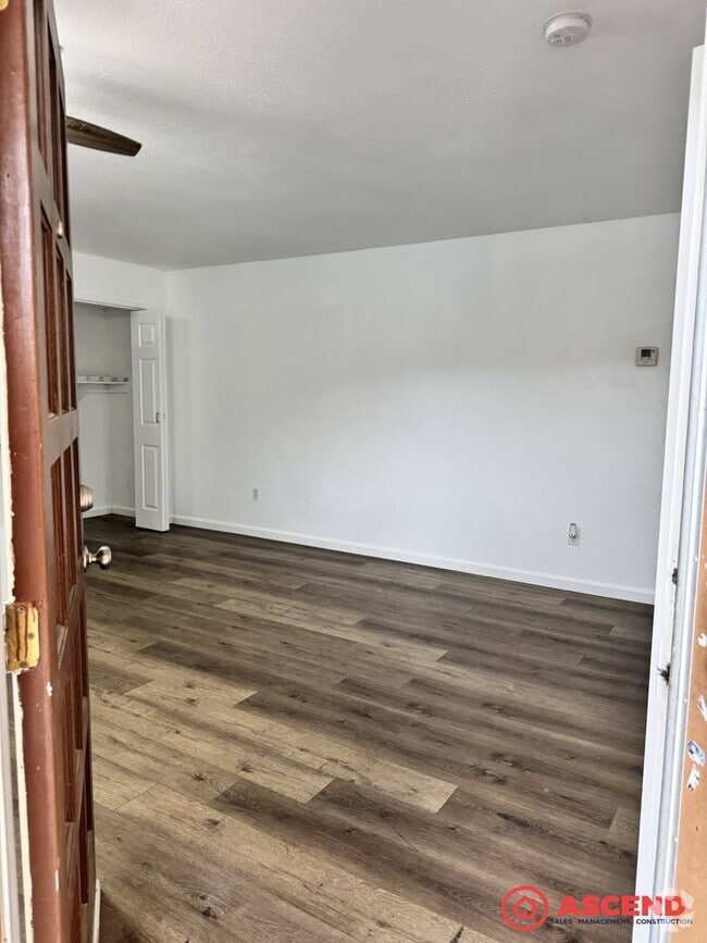 Building Photo - 1 Bedroom Apartment Off New Stine and Plan...