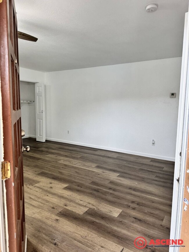 Primary Photo - 1 Bedroom Apartment Off New Stine and Plan...