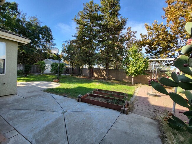 Building Photo - 920 Garcia Dr
