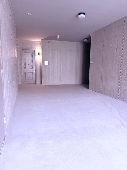 Building Photo - 400 Crawford St