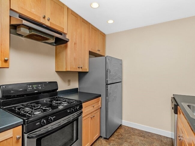 Primary Photo - 297 Meridian St