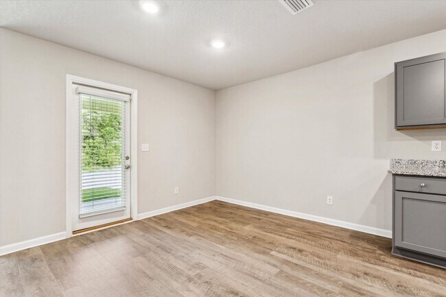 Building Photo - Four Bedroom in West Mobile