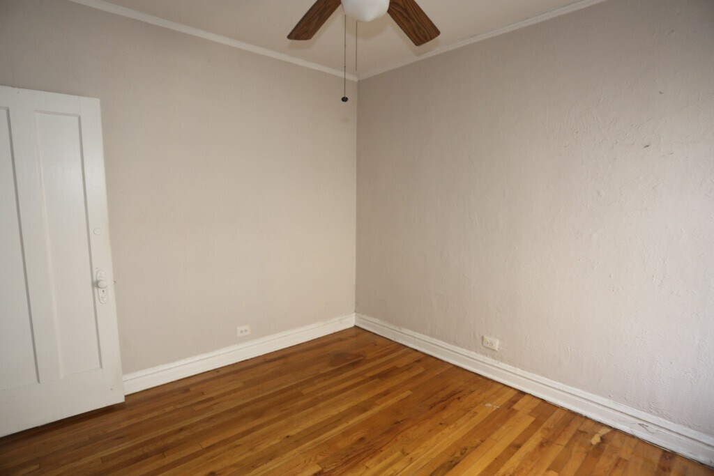 Building Photo - 6265 W Cornelia Ave