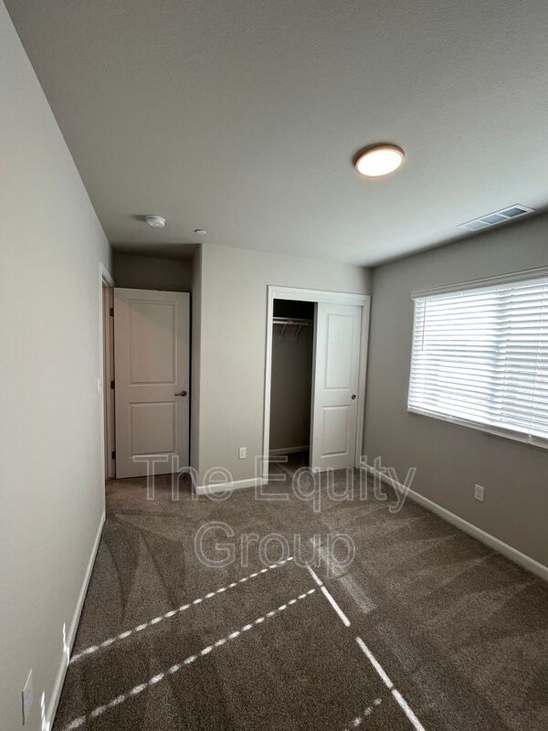 Building Photo - 405 S Summit St