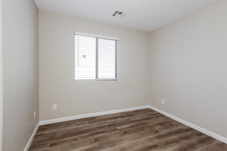 Building Photo - 15072 W Melvin St