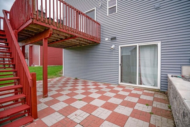 Building Photo - 818 Redan Dr