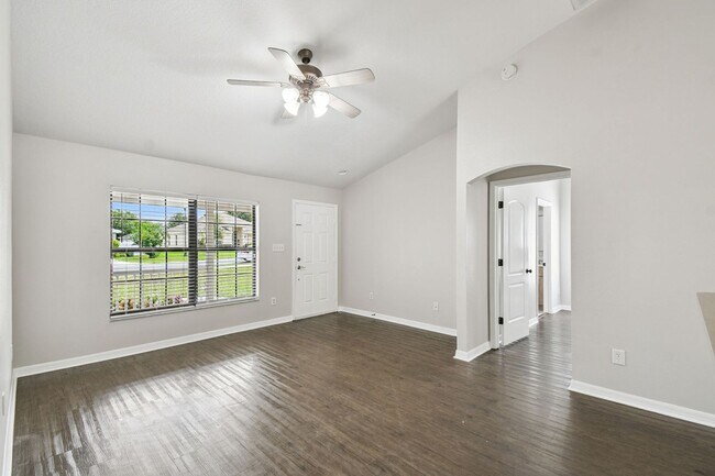 Building Photo - Charming 3-bedroom + 2-Bathroom Home in the heart of Leesburg