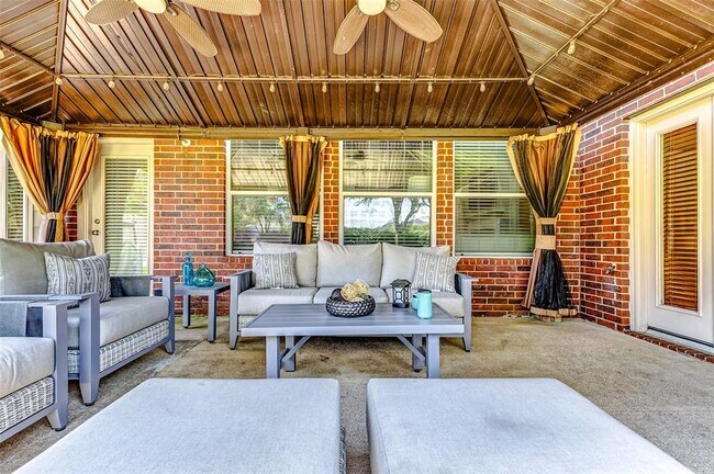 Building Photo - 2208 Breezeway Bend Dr