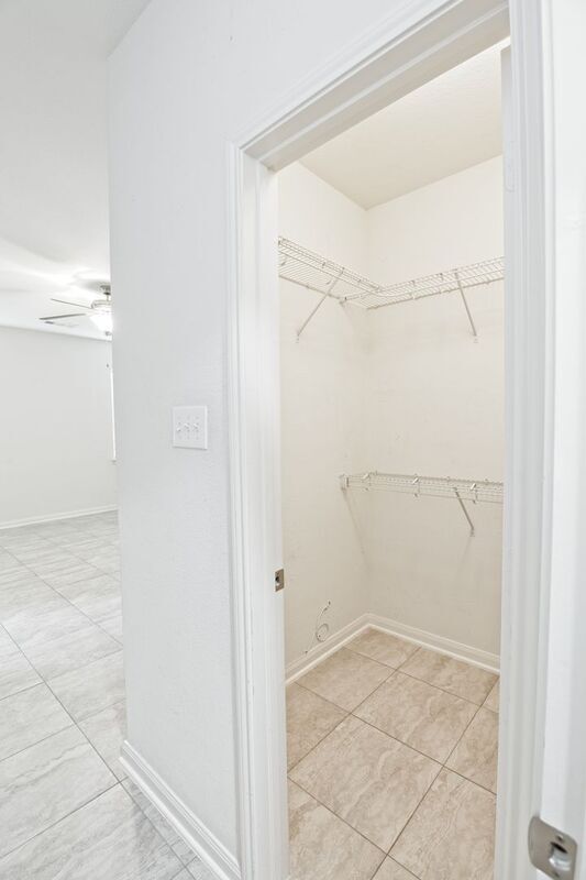 Building Photo - 1829 Persimmon Dr