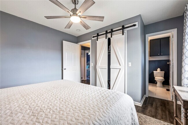 Building Photo - 110 SE 13th St