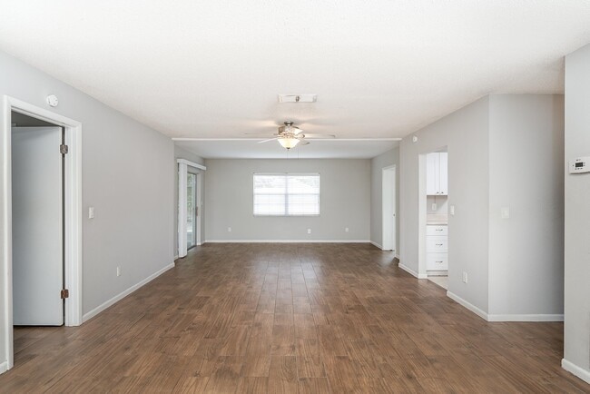 Building Photo - 1040 Dorado Dr
