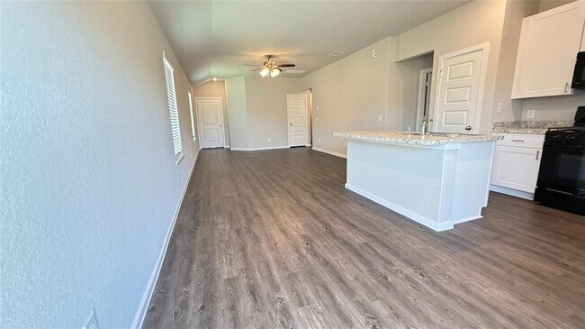 Building Photo - 21703 Meadow Ct