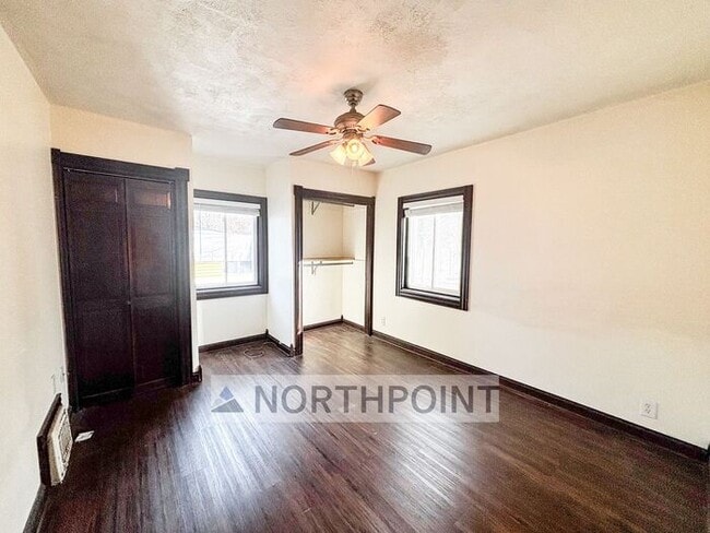 Building Photo - North Salt Lake 2 Bed 1 Bath - jetted tub!