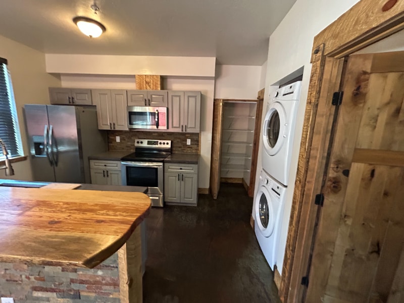 Building Photo - 6232-6233 Three Needles Ln