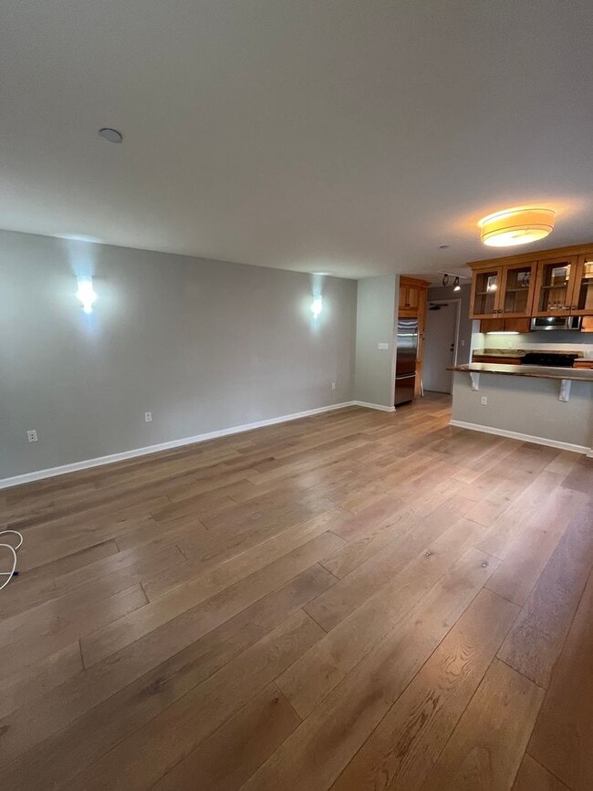 Building Photo - Beautiful 2BR/1BA with Large Private Patio, Parking & Shared Rooftop Deck in Marina