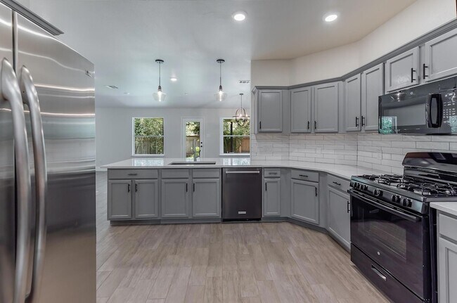 Building Photo - 3213 Canyon Ledge Cove