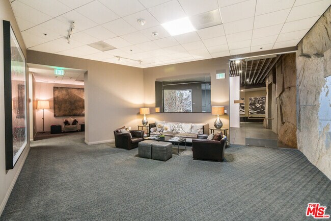 Building Photo - 3785 Wilshire Blvd