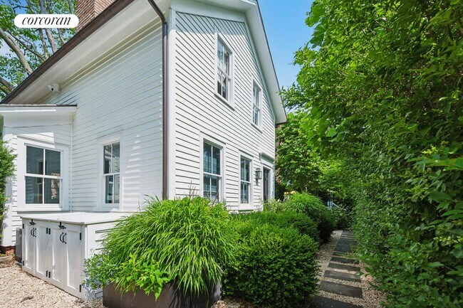 Building Photo - 36 Hamilton St