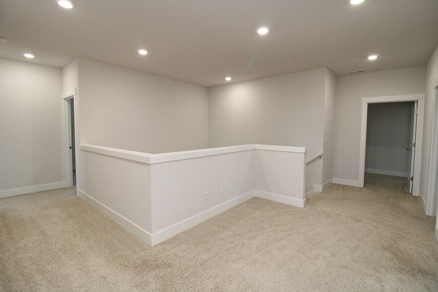 Building Photo - 16576 SW Sunshine Coast St