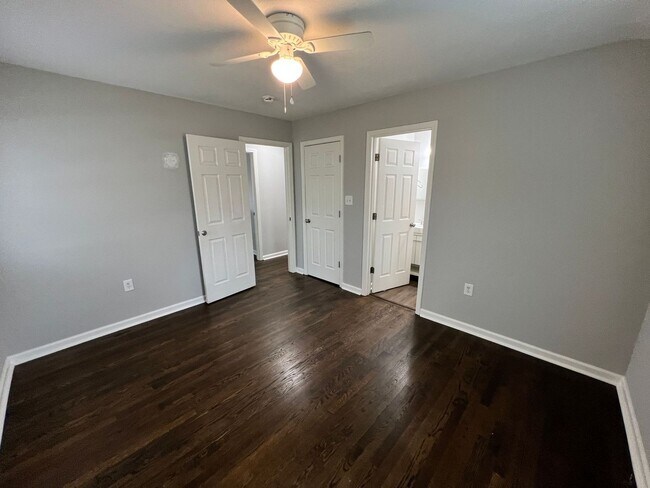 Building Photo - Inviting 3 Bedroom Home with Garage & Storage Space