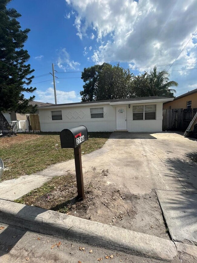 Building Photo - 2766 NW 9th Pl