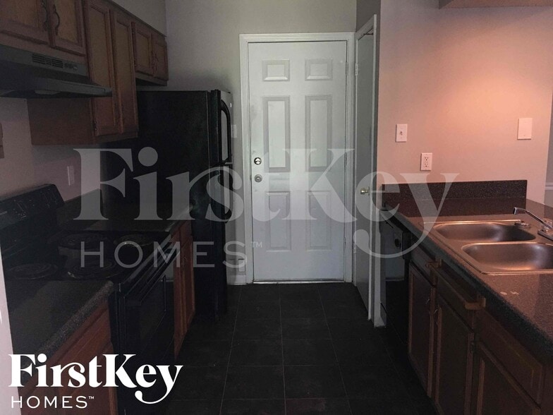 Building Photo - 5944 Bishop Dale Dr