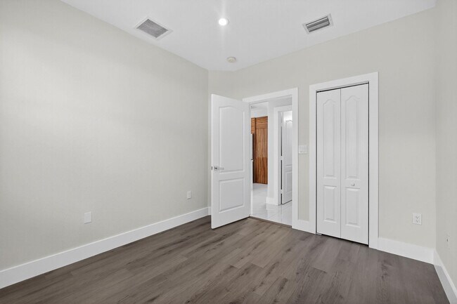 Building Photo - 981 SW 149th Ct