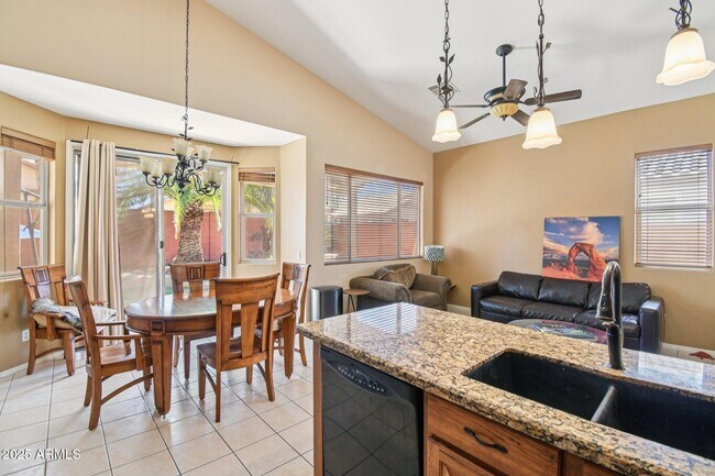 Building Photo - 2633 E Calle Del Norte Dr