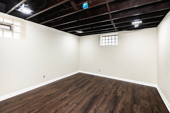 Building Photo - 6209 Loran Ave