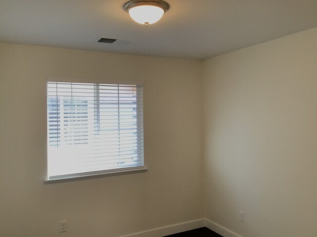Building Photo - 6700 Panther Creek Dr