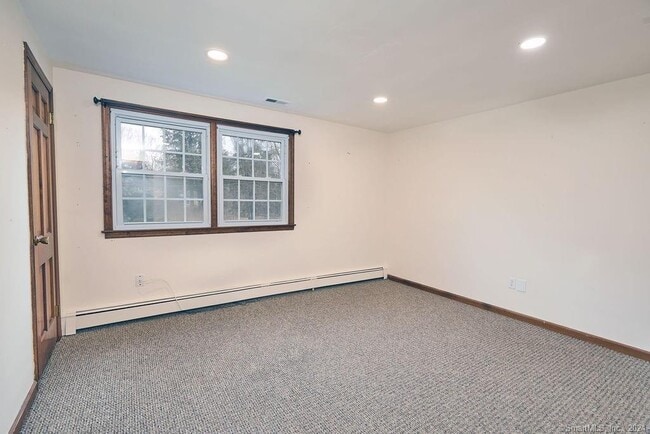 Building Photo - 4 Fermily Ln