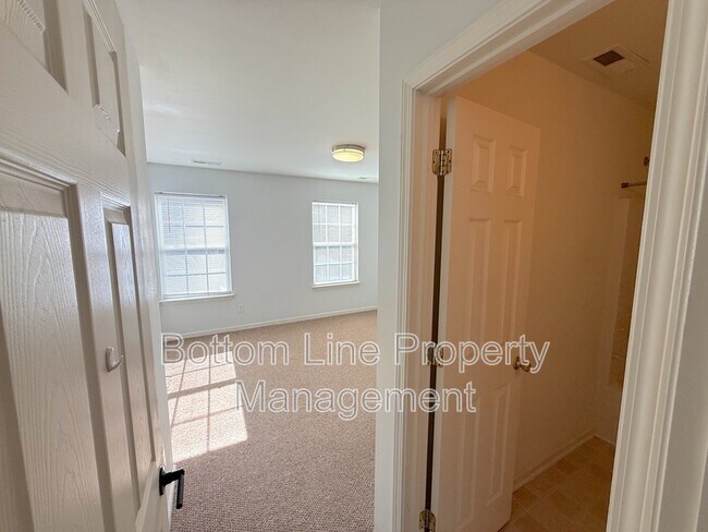 Building Photo - 5703 Erin Dr