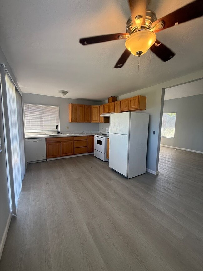 Building Photo - 2 bedroom / 1 bath