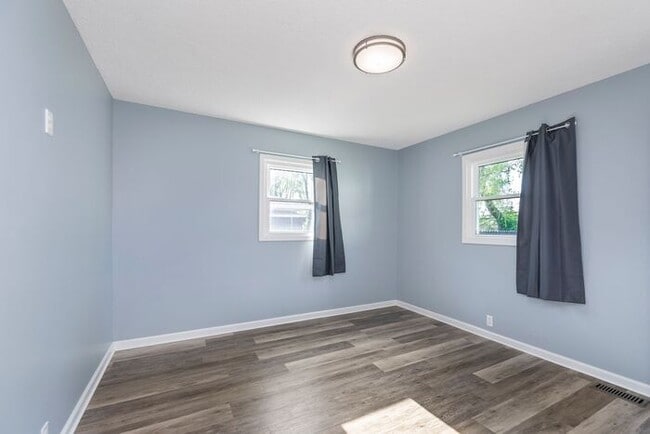 Building Photo - Beautifully updated home located in the he...