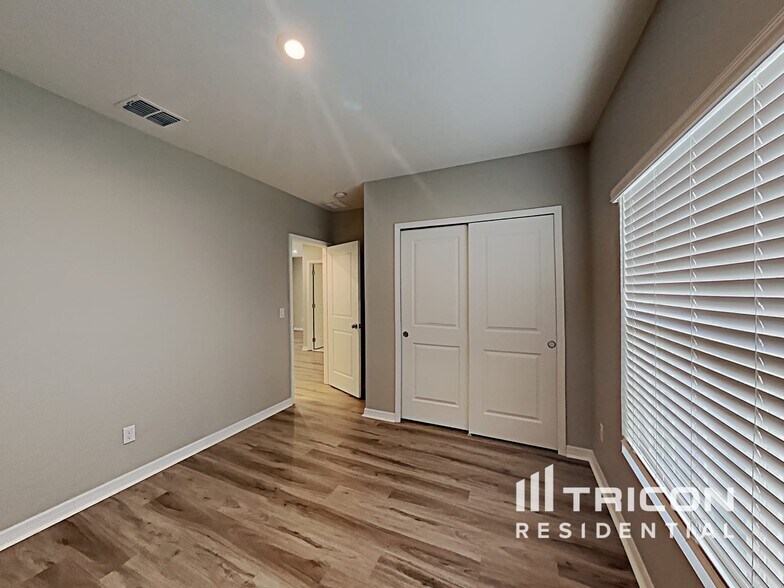 Building Photo - 3948 Fescue St