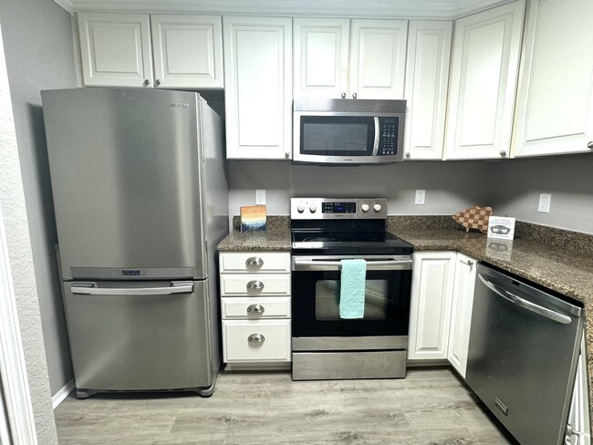 Stainless Appliances - 3705 SW 27th St